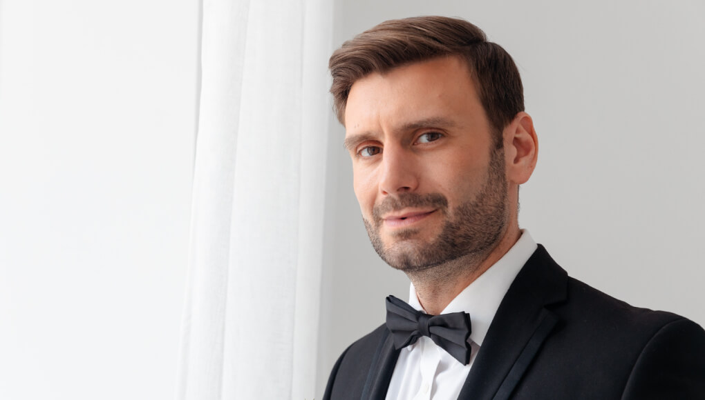 ひげを生やした男の色気あふれる男性